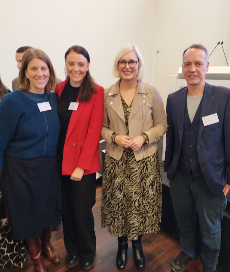 ©BaS vlnr Ulrike Reichart - Bürgerstiftung; Caroline Kuhl - BaS Geschäftsführerin; Dr. Christiane Schlenderleid - Staatsministerin für Engagement und Sport; Erik Rahn - 4kProjekt